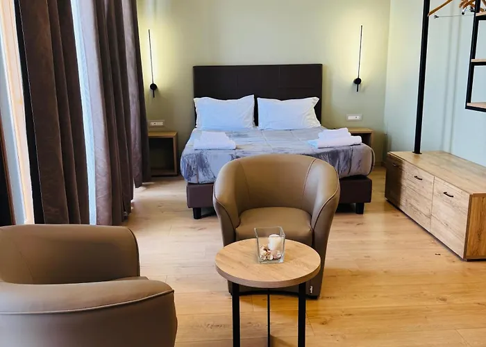 Manhattan Room & Suite